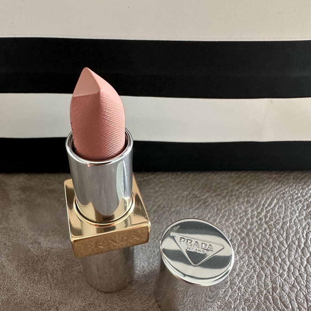 PRADA BEAUTY
Monochrome Hyper Matte Refillable Lipstick